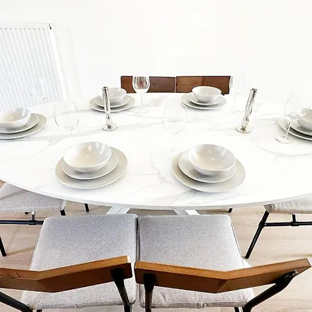 Stylish 2 Apts, 15-min Walk To Center *