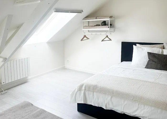 Stylish 2 Apts, 15-min Walk To Center *