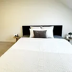 Stylish 2 Apts, 15-min Walk To Center خنت