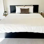 Stylish 2 Apts, 15-min Walk To Center شقة *
