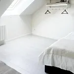 Stylish 2 Apts, 15-min Walk To Center خنت
