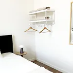 Stylish 2 Apts, 15-min Walk To Center خنت
