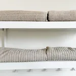Stylish 2 Apts, 15-min Walk To Center خنت
