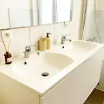 Stylish 2 Apts, 15-min Walk To Center * خنت