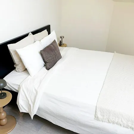 Apartment Stylish 2 Apts, 15-min Walk To Center *