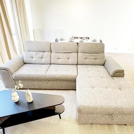 Stylish 2 Apts, 15-min Walk To Center