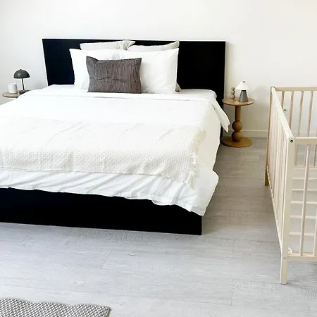Stylish 2 Apts, 15-min Walk To Center Gand