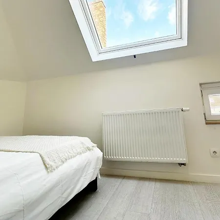 Apartment Stylish 2 Apts, 15-min Walk To Center