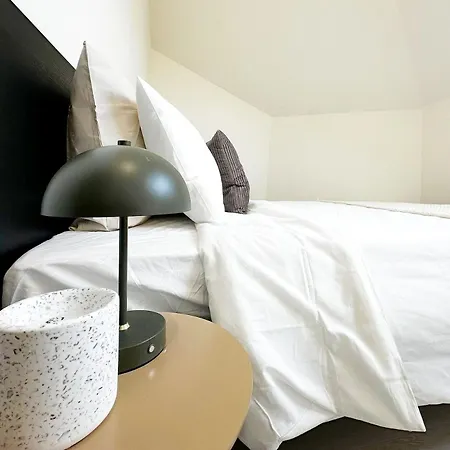 Stylish 2 Apts, 15-min Walk To Center