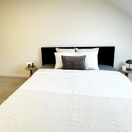 Stylish 2 Apts, 15-min Walk To Center Gand