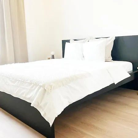 Stylish 2 Apts, 15-min Walk To Center Gand