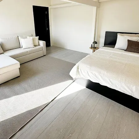 Stylish 2 Apts, 15-min Walk To Center *