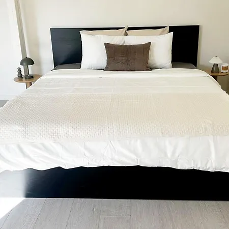Stylish 2 Apts, 15-min Walk To Center Appartement *