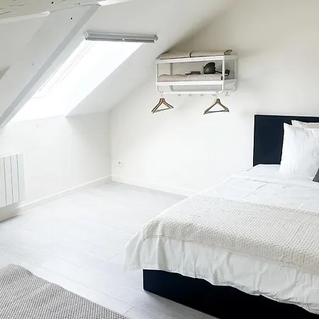 Stylish 2 Apts, 15-min Walk To Center *