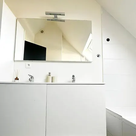 Stylish 2 Apts, 15-min Walk To Center Appartement *