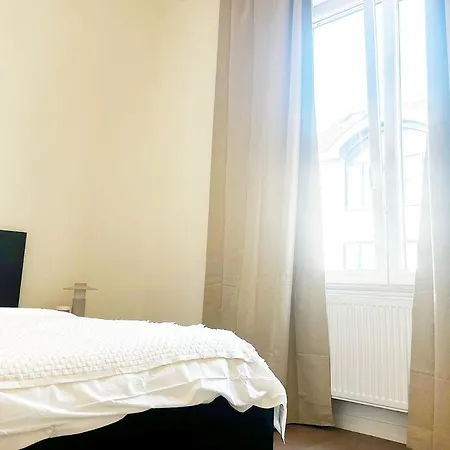 Stylish 2 Apts, 15-min Walk To Center