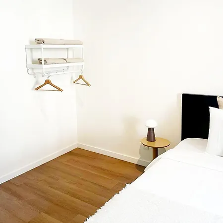 Stylish 2 Apts, 15-min Walk To Center