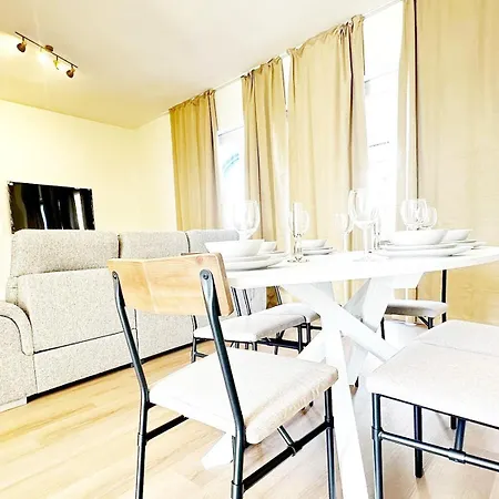 Apartment Stylish 2 Apts, 15-min Walk To Center *