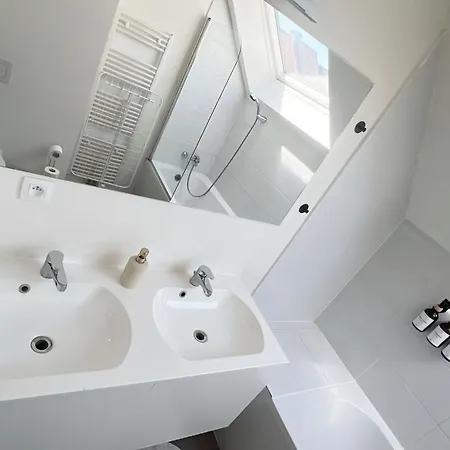 Stylish 2 Apts, 15-min Walk To Center *