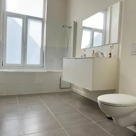 Stylish 2 Apts, 15-min Walk To Center Appartement *