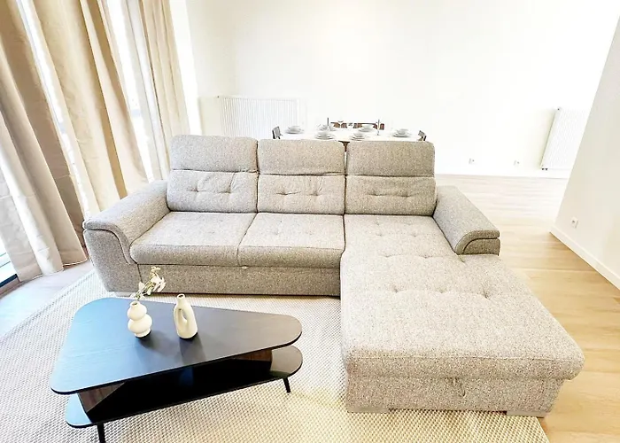 Stylish 2 Apts, 15-min Walk To Center