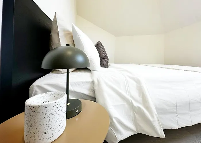 Stylish 2 Apts, 15-min Walk To Center