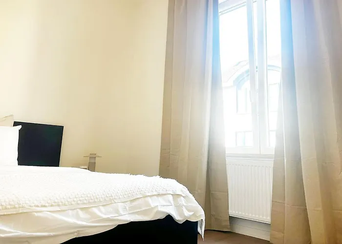 Stylish 2 Apts, 15-min Walk To Center