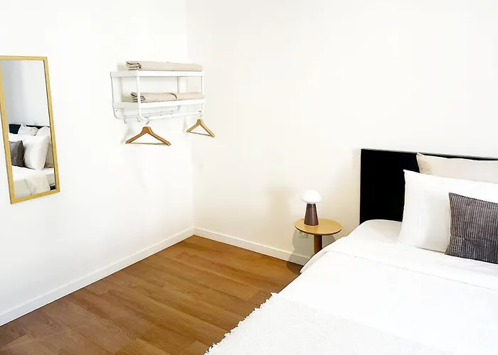 Stylish 2 Apts, 15-min Walk To Center