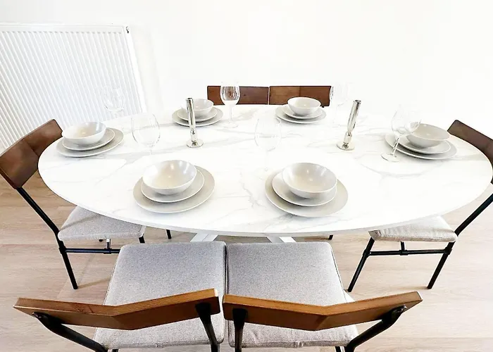 Stylish 2 Apts, 15-min Walk To Center *