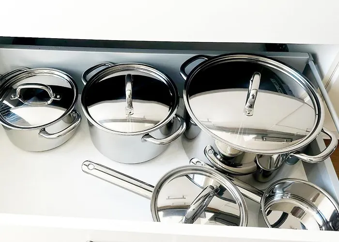 Stylish 2 Apts, 15-min Walk To Center 公寓