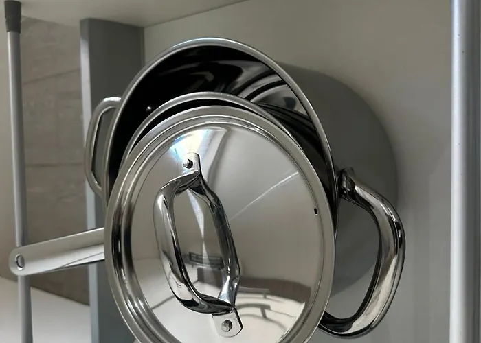 Stylish 2 Apts, 15-min Walk To Center 公寓 *