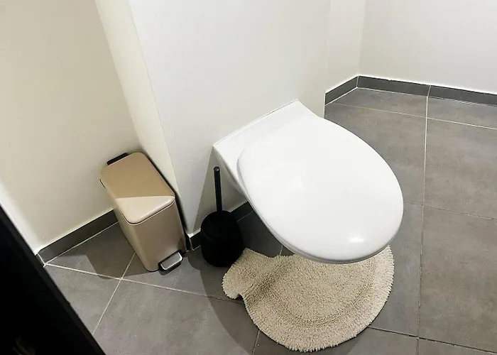 Apartment Stylish 2 Apts, 15-min Walk To Center